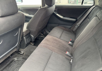 Подержанный автомобиль Toyota Corolla Hatchback 2004 года (7 фото)