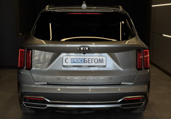 Подержанный автомобиль Kia Sorento 2021 года (6 фото)