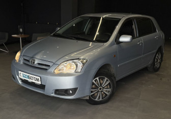 Подержанный автомобиль Toyota Corolla Hatchback 2005 года (1 фото)