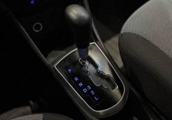 Подержанный автомобиль Hyundai Solaris Sedan 2012 года (12 фото)