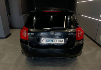 Подержанный автомобиль Toyota Corolla Hatchback 2003 года (6 фото)