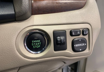 Подержанный автомобиль Toyota Premio 2007 года (14 фото)