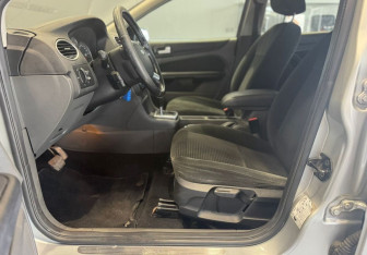 Подержанный автомобиль Ford Focus Hatchback 2007 года (11 фото)