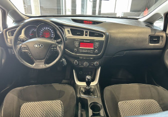 Подержанный автомобиль Kia Ceed Wagon 2013 года (13 фото)