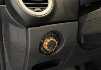 Подержанный автомобиль Opel Corsa 2008 года (11 фото)
