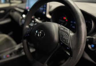 Подержанный автомобиль Toyota C-HR 2020 года (9 фото)