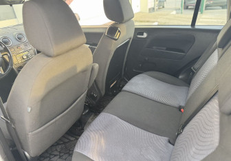 Подержанный автомобиль Ford Fusion 2008 года (18 фото)