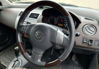 Подержанный автомобиль Suzuki Swift Hatchback 2010 года (11 фото)