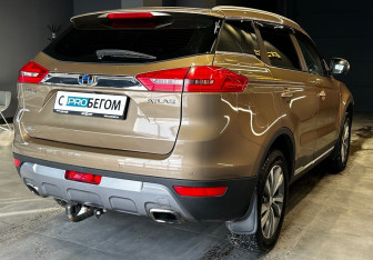 Подержанный автомобиль Geely Atlas 2021 года (6 фото)