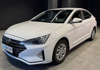 Подержанный автомобиль Hyundai Elantra Sedan 2019 года (4 фото)
