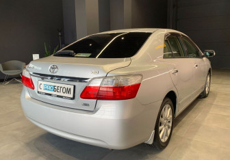 Подержанный автомобиль Toyota Premio 2007 года (5 фото)