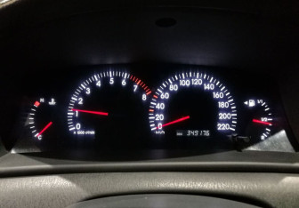 Подержанный автомобиль Toyota Corolla Sedan 2006 года (8 фото)