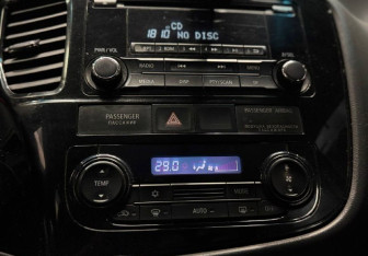 Подержанный автомобиль Mitsubishi Outlander 2012 года (10 фото)