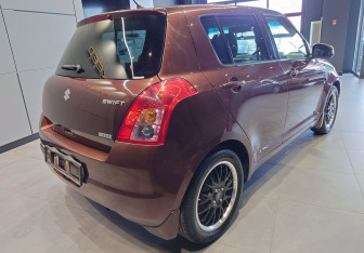 Подержанный автомобиль Suzuki Swift Hatchback 2010 года (5 фото)