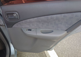 Подержанный автомобиль Nissan Sunny Sedan 2000 года (10 фото)