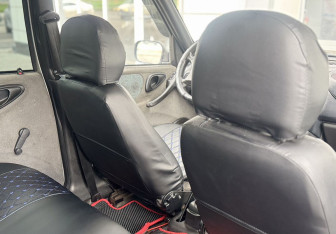 Подержанный автомобиль Chevrolet Niva 2005 года (11 фото)