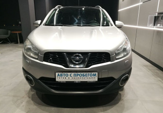 Подержанный автомобиль Nissan Qashqai+2 2013 года (2 фото)