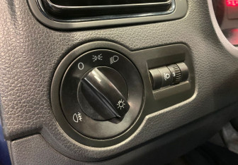 Подержанный автомобиль Volkswagen Polo Sedan 2013 года (8 фото)