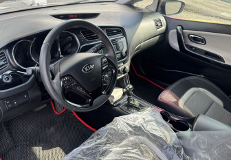 Подержанный автомобиль Kia Ceed Wagon 2012 года (7 фото)