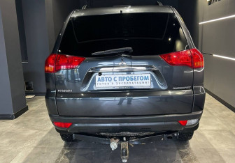 Подержанный автомобиль Mitsubishi Pajero Sport 2012 года (5 фото)
