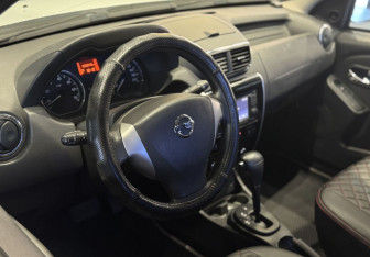 Подержанный автомобиль Nissan Terrano 2014 года (10 фото)