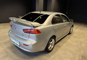 Подержанный автомобиль Mitsubishi Lancer Sedan 2008 года (5 фото)