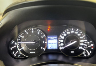 Подержанный автомобиль Nissan Patrol 2011 года (12 фото)