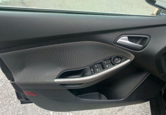 Подержанный автомобиль Ford Focus Hatchback 2011 года (14 фото)