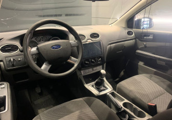 Подержанный автомобиль Ford Focus Hatchback 2011 года (9 фото)