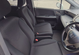 Подержанный автомобиль Honda Freed 2014 года (9 фото)