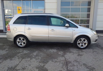 Подержанный автомобиль Opel Zafira Compactvan 2006 года (4 фото)