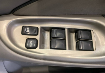 Подержанный автомобиль Nissan Sunny Sedan 2001 года (13 фото)