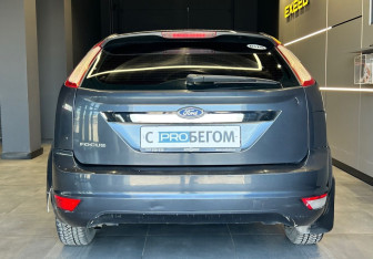 Подержанный автомобиль Ford Focus Hatchback 2010 года (9 фото)