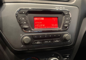 Подержанный автомобиль Kia Rio Hatchback 2014 года (10 фото)