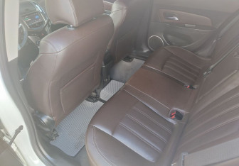 Подержанный автомобиль Chevrolet Cruze Hatchback 2014 года (14 фото)