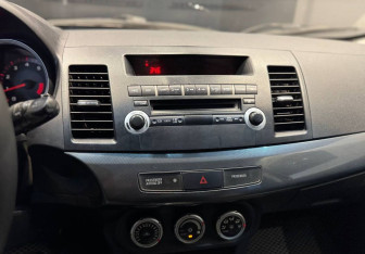 Подержанный автомобиль Mitsubishi Lancer Sedan 2008 года (13 фото)