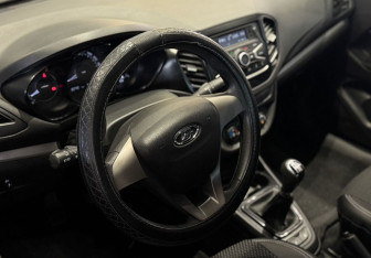 Подержанный автомобиль LADA (ВАЗ) Vesta Sedan 2017 года (9 фото)