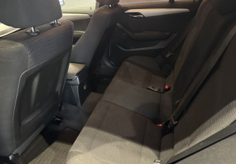 Подержанный автомобиль BMW X1 2014 года (15 фото)