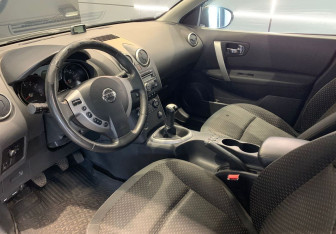 Подержанный автомобиль Nissan Qashqai 2008 года (10 фото)