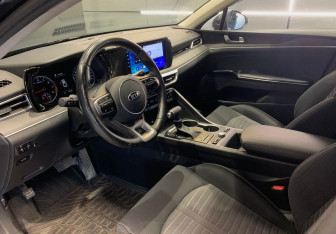 Подержанный автомобиль Kia K5 2021 года (14 фото)