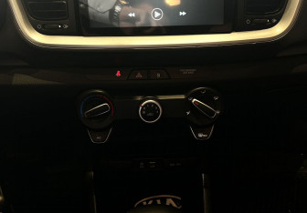 Подержанный автомобиль Kia Stonic 2019 года (13 фото)