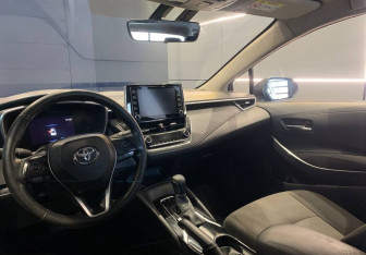 Подержанный автомобиль Toyota Corolla Sedan 2019 года (14 фото)
