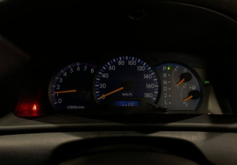 Подержанный автомобиль Toyota Corolla Hatchback 2003 года (10 фото)