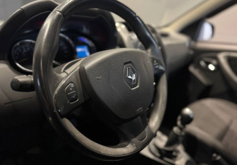 Подержанный автомобиль Renault Duster 2017 года (8 фото)