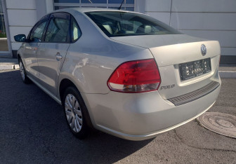 Подержанный автомобиль Volkswagen Polo Sedan 2012 года (3 фото)