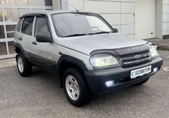 Подержанный автомобиль Chevrolet Niva 2005 года (4 фото)