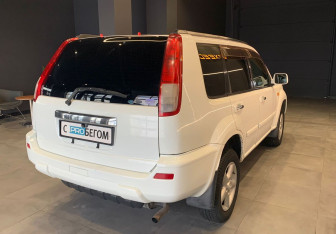 Подержанный автомобиль Nissan X-Trail 2002 года (7 фото)