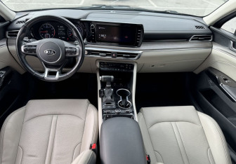 Подержанный автомобиль Kia K5 2020 года (11 фото)