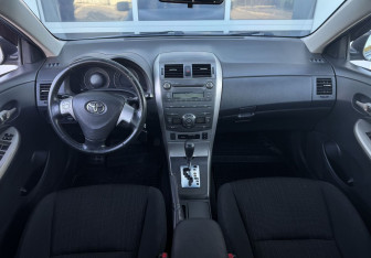 Подержанный автомобиль Toyota Corolla Sedan 2007 года (8 фото)