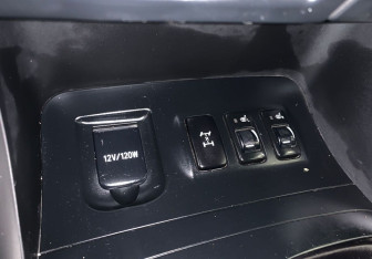 Подержанный автомобиль Toyota Land Cruiser Prado 2003 года (9 фото)